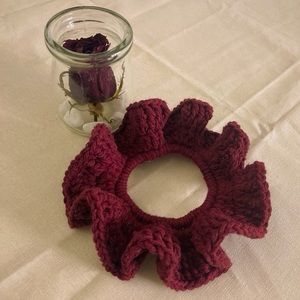 Handmade cotton crochet scrunch (Burgundy)